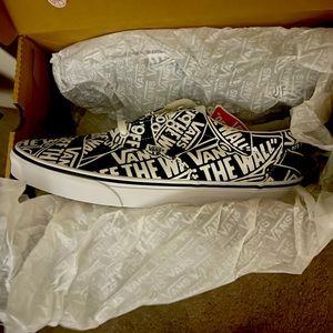 Vans low skate shoe size 11 brand new